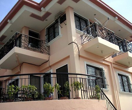Royal Taal Inn Tagaytay City Екстер'єр фото