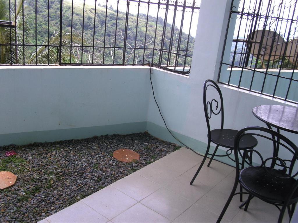 Royal Taal Inn Tagaytay City Номер фото