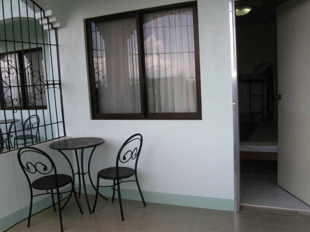 Royal Taal Inn Tagaytay City Номер фото