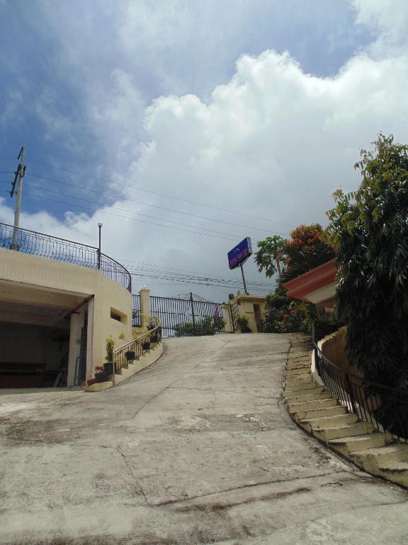 Royal Taal Inn Tagaytay City Екстер'єр фото
