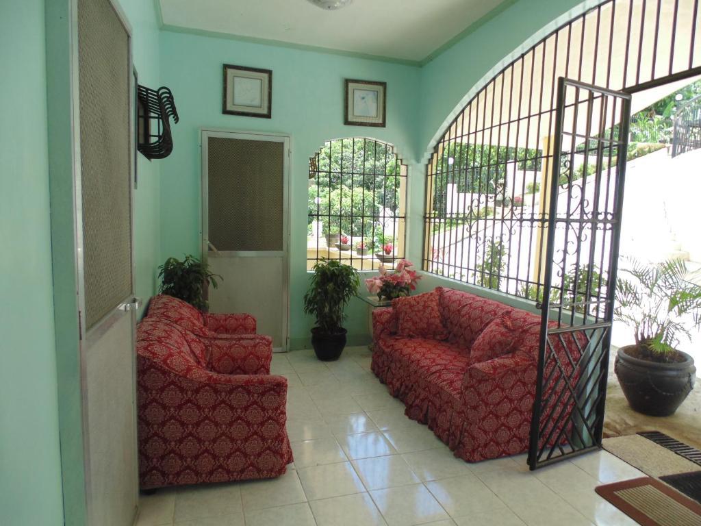 Royal Taal Inn Tagaytay City Екстер'єр фото