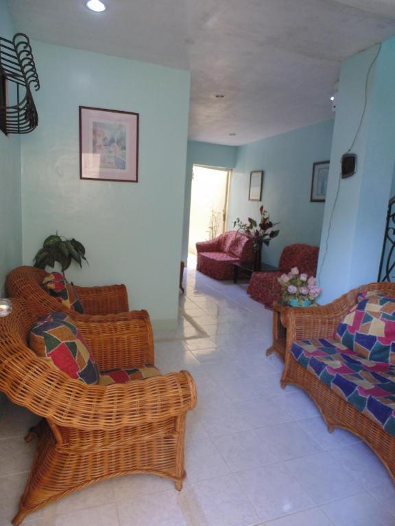 Royal Taal Inn Tagaytay City Екстер'єр фото