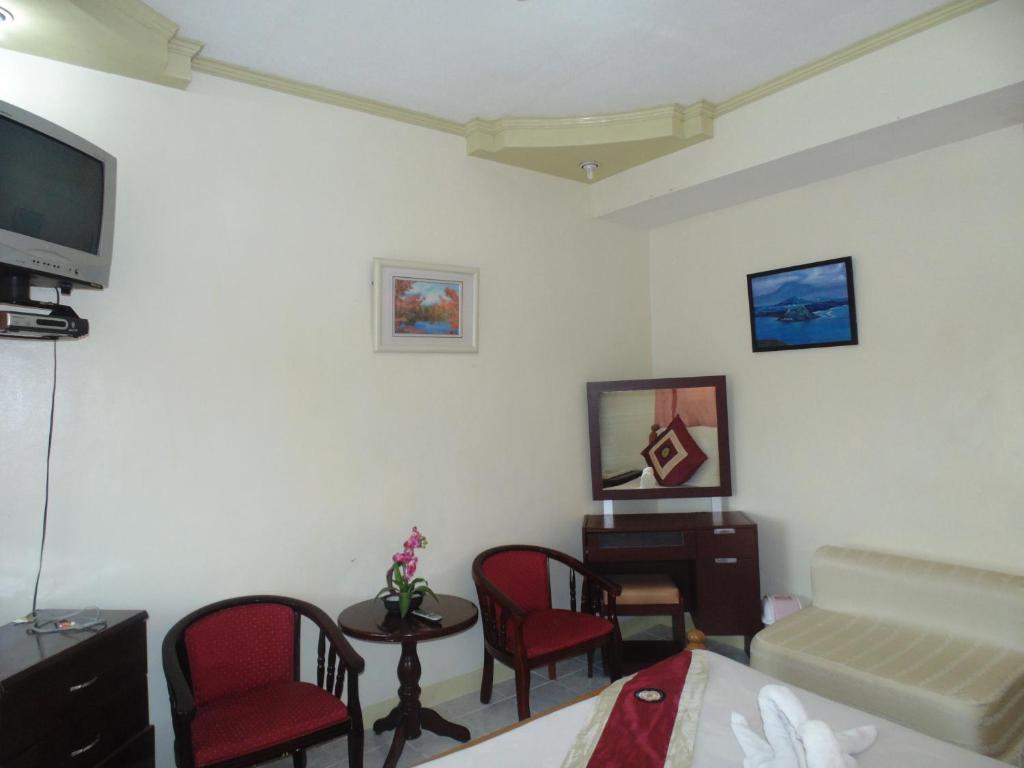 Royal Taal Inn Tagaytay City Номер фото