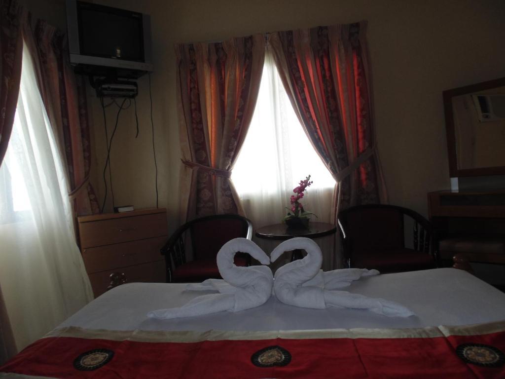 Royal Taal Inn Tagaytay City Номер фото