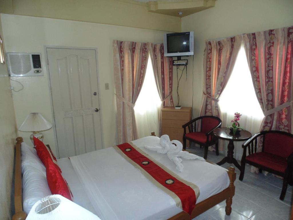 Royal Taal Inn Tagaytay City Номер фото