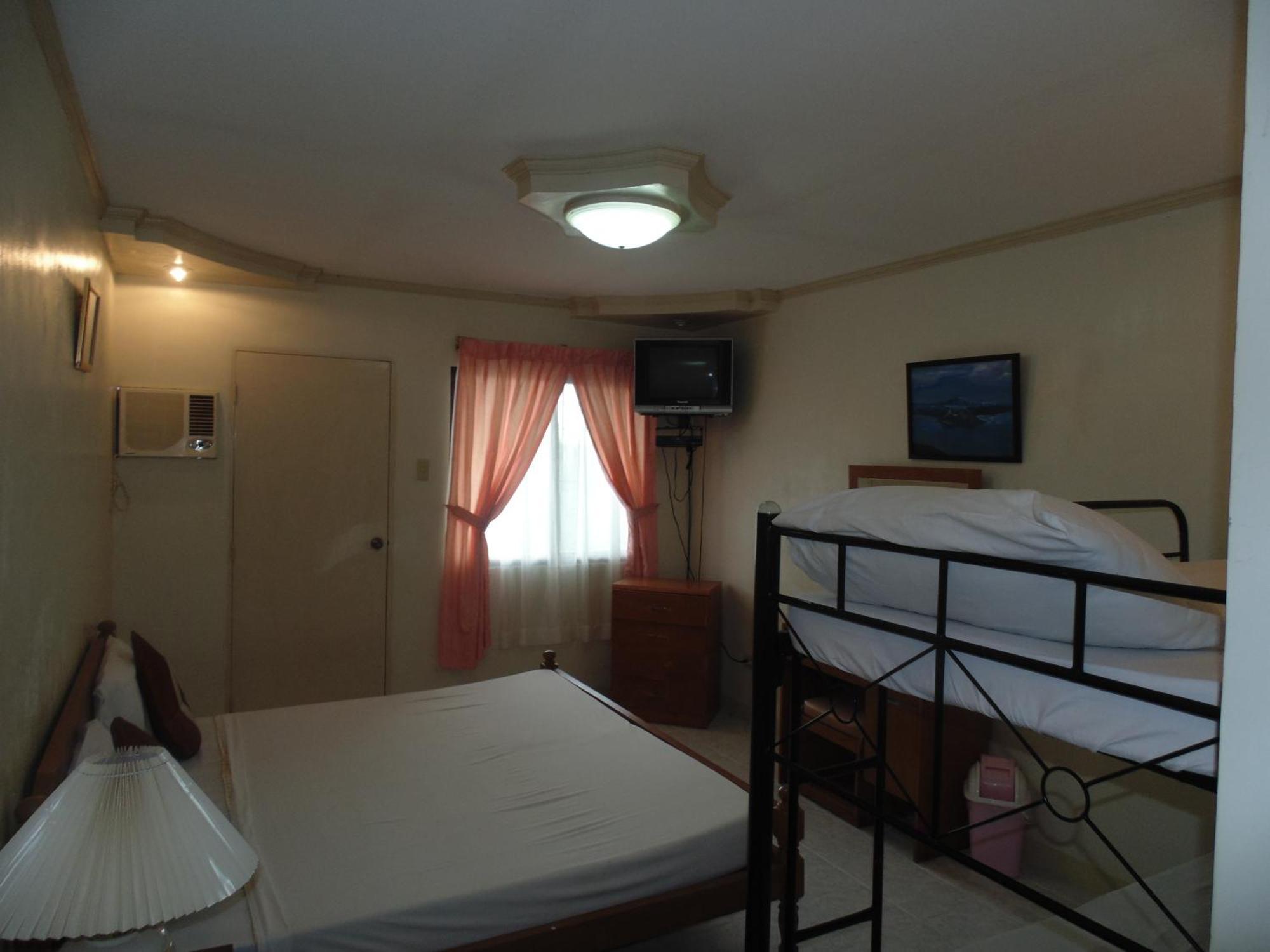 Royal Taal Inn Tagaytay City Екстер'єр фото