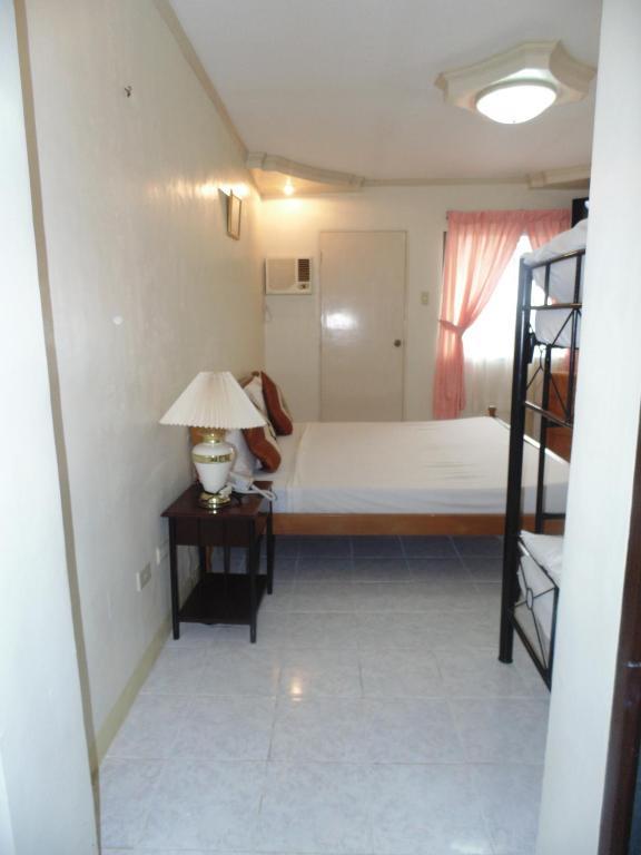 Royal Taal Inn Tagaytay City Номер фото