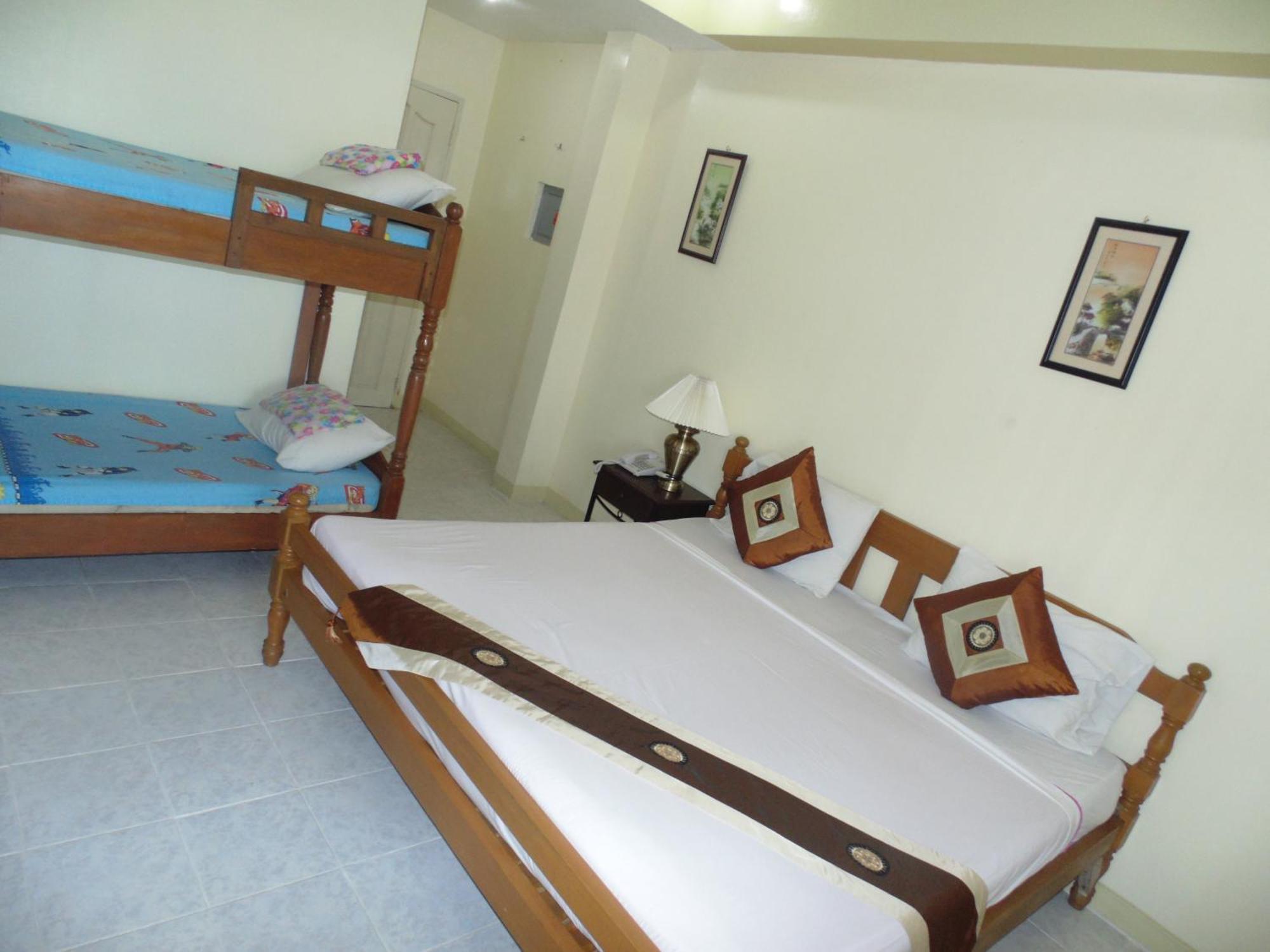 Royal Taal Inn Tagaytay City Екстер'єр фото