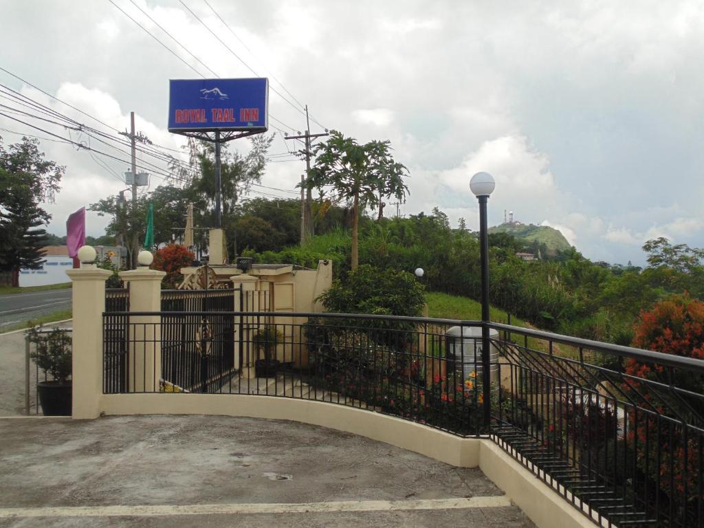 Royal Taal Inn Tagaytay City Номер фото