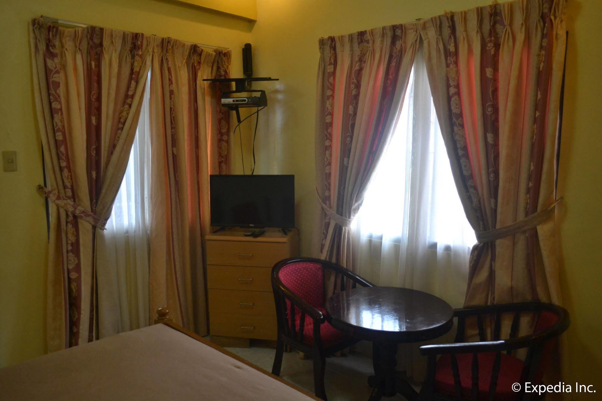 Royal Taal Inn Tagaytay City Екстер'єр фото