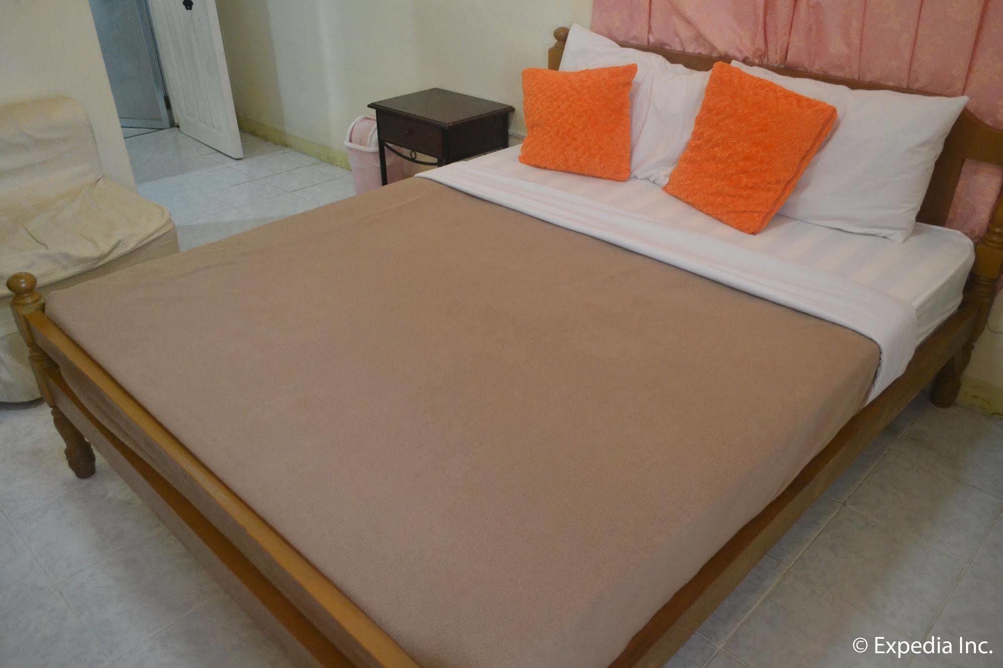 Royal Taal Inn Tagaytay City Екстер'єр фото