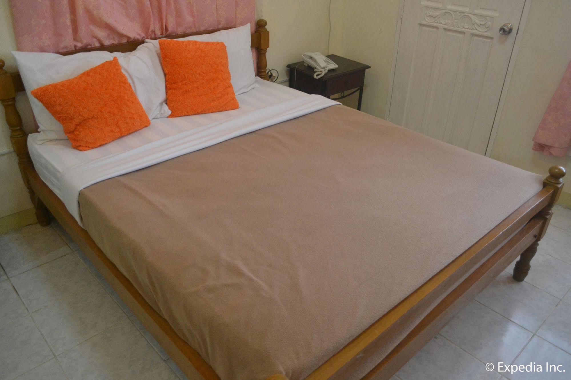 Royal Taal Inn Tagaytay City Екстер'єр фото