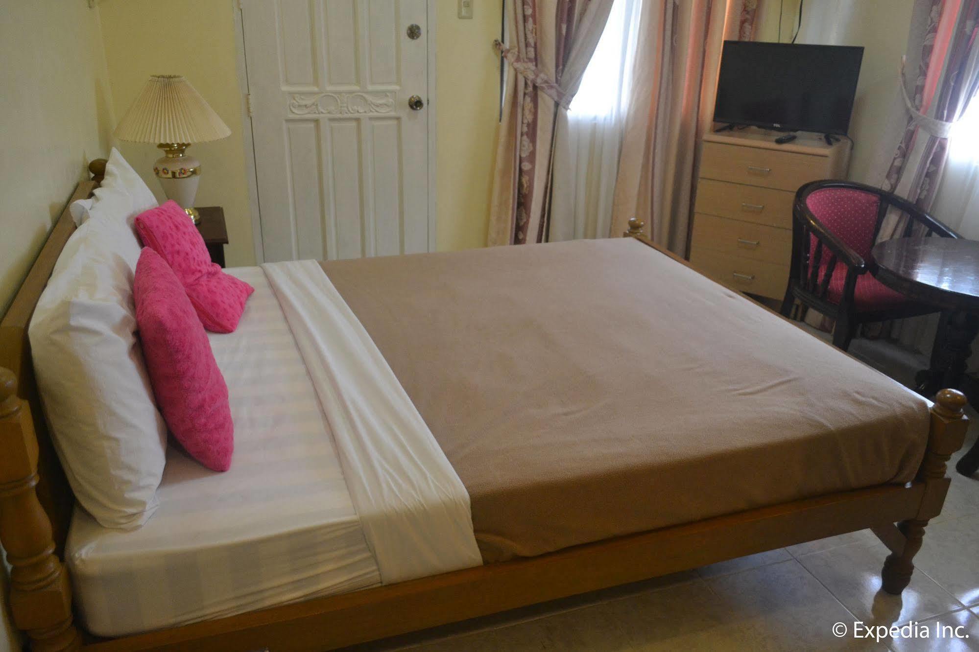 Royal Taal Inn Tagaytay City Екстер'єр фото