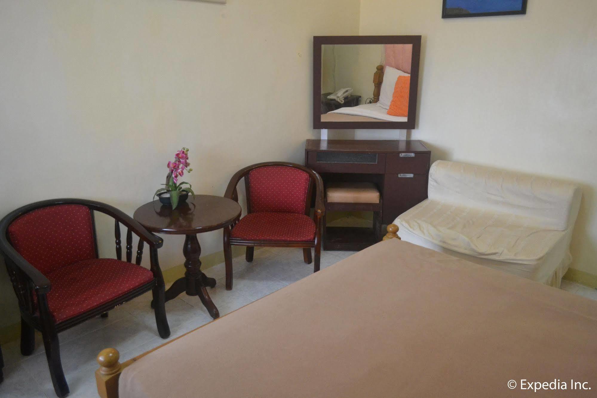 Royal Taal Inn Tagaytay City Екстер'єр фото