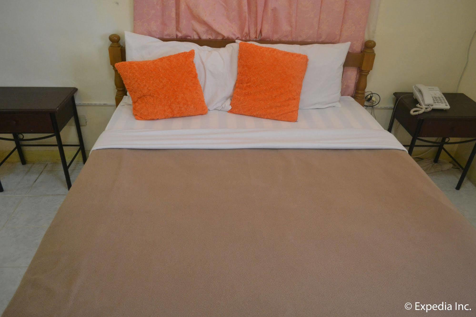 Royal Taal Inn Tagaytay City Екстер'єр фото