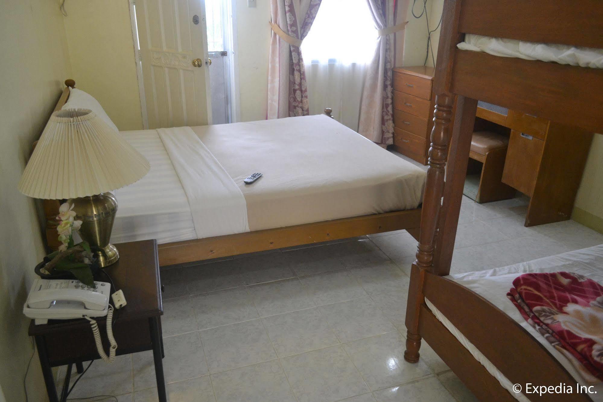 Royal Taal Inn Tagaytay City Екстер'єр фото