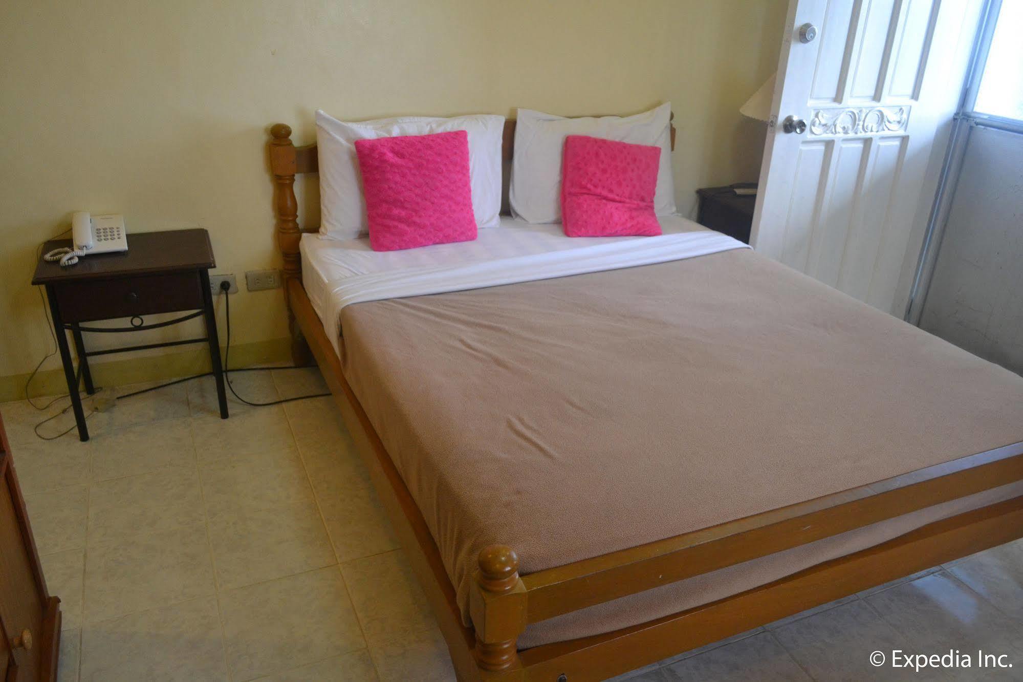 Royal Taal Inn Tagaytay City Екстер'єр фото