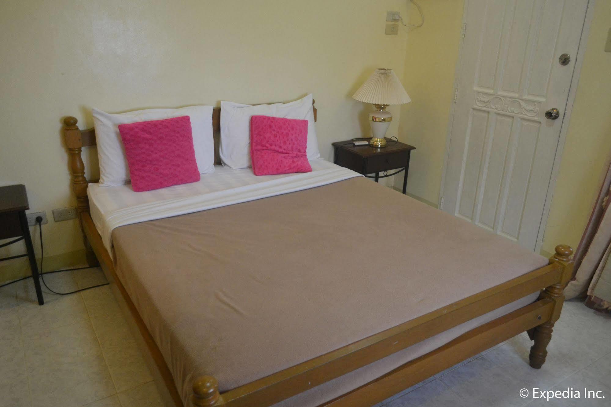 Royal Taal Inn Tagaytay City Екстер'єр фото